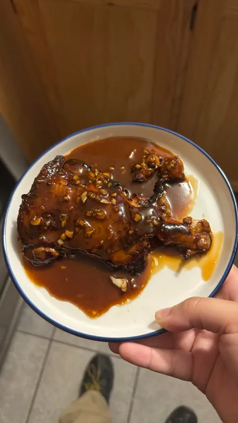 [homemade] soy garlic chicken thigh with marinade turned into sauce
