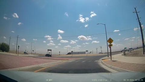 [oc] I swear the minute people see a roundabout they lose brain cells🤦🏽‍♂️