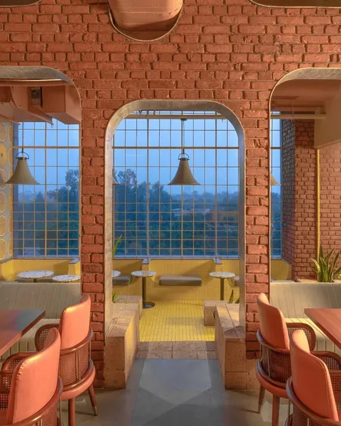 Café as a Cinematic Playground