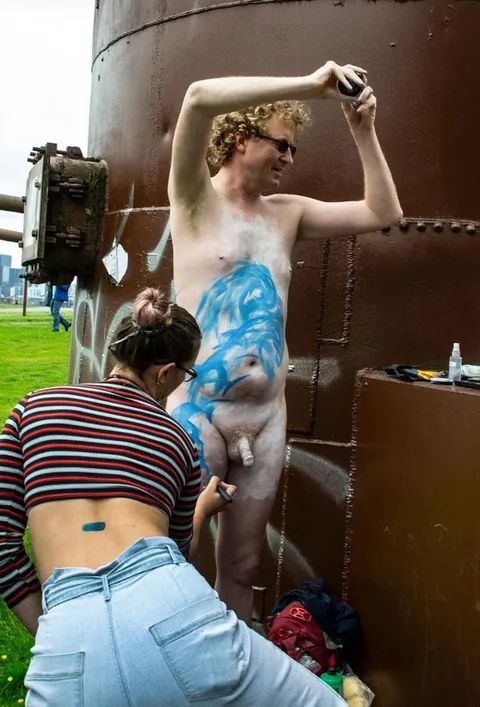 CFNM nude body painting