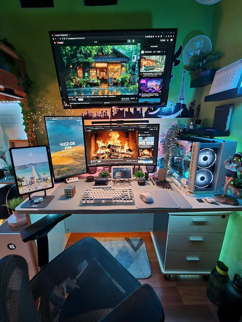 My Small 3-in-1 Room (Lounge/Chill, Workstation, &amp; Bed Area)