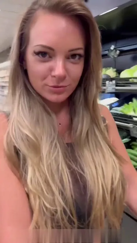 Her name pls, thats one fine milf