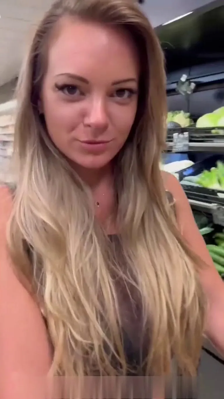 Her name pls, thats one fine milf