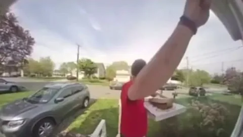 Pizza delivery guy ends police chase with his foot