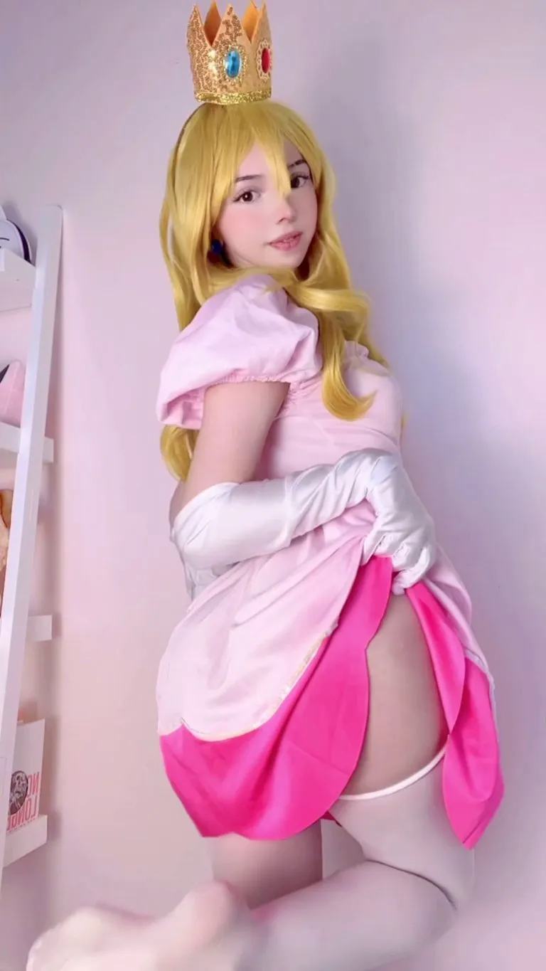 Princess Peach (Miamiaxof) [Super Mario Bros]