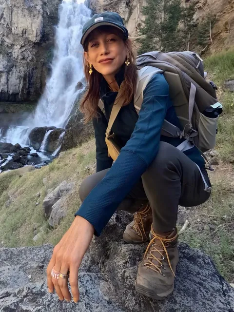 42F, wannabe travel blogger. I live in a van and walk dogs for money. Life’s great, knock me down