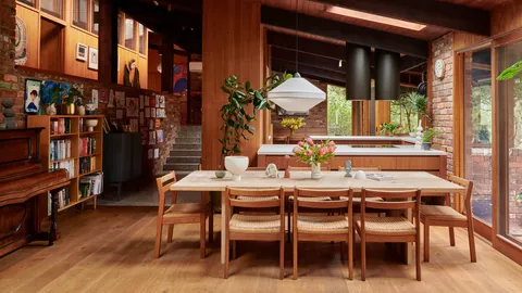 Mid-century modern residence designed by architect Alistair Knox in 1976, suburb of Melbourne, Australia [4000x2249]