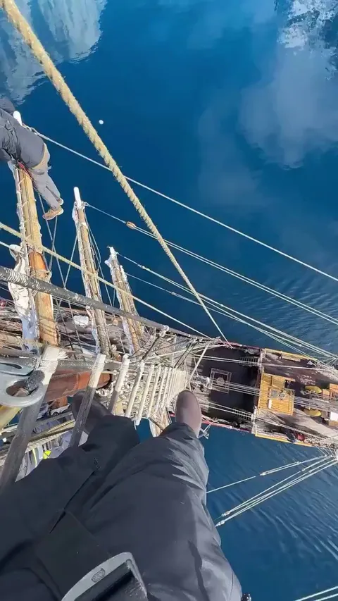 Sailing through Antarctica