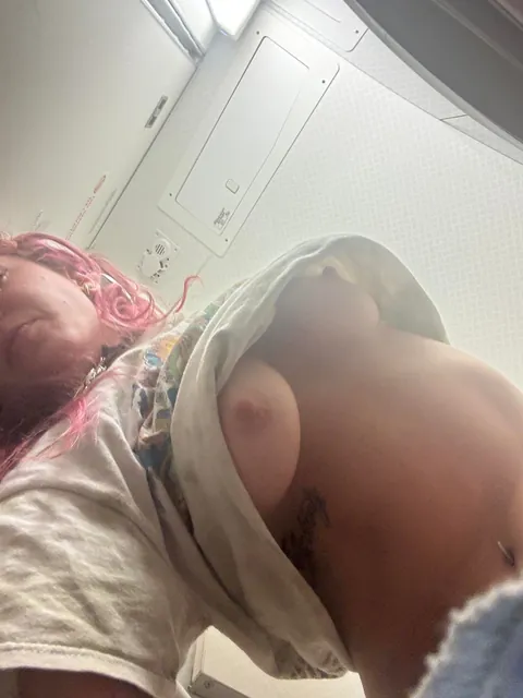 Mile high mega slut 😁