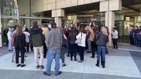 Des Trumpistes qui chantent "stop the vote" au Michigan où ça leur était défavorable, et "count the vote" à l'Arizona où ils avaient toujours une chance.