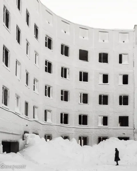 🔥Photographer Maria Passer captured the ice-covered abandoned buildings of Vorkuta, in Russia’s Komi Republic, where winter temperatures drop as low as -58°F. As residents leave the dying coal-mining city, snow and ice completely encrust former living rooms, offices, and bedrooms