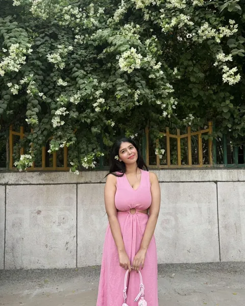 pink dress