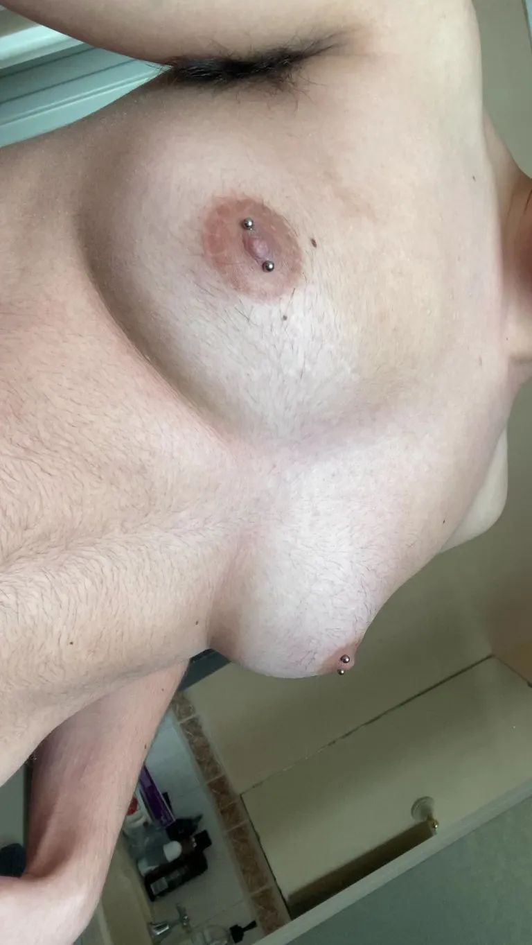 Big clit after teasing all morning, peeing made me even hornier 🥴😩