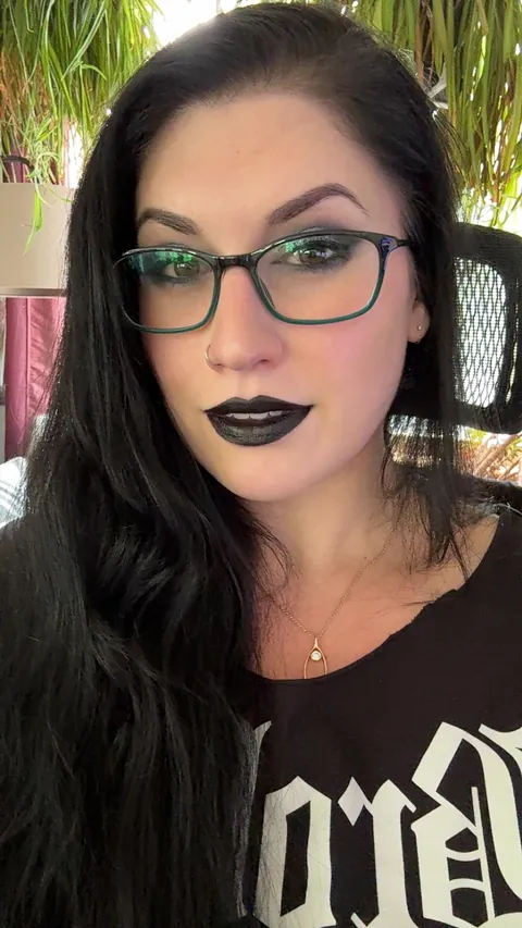 I call this look “Pisces Gone Dark”