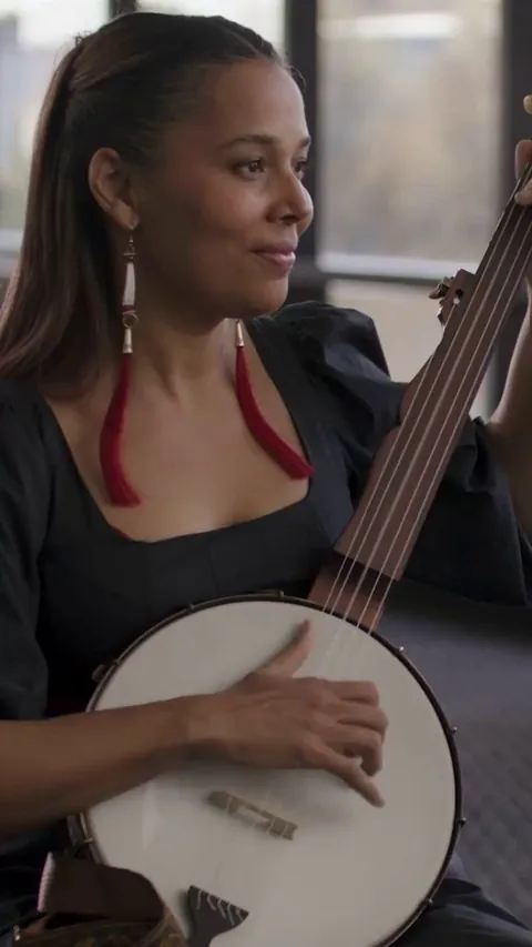 Roots music from North Carolina meets the Chinese pipa