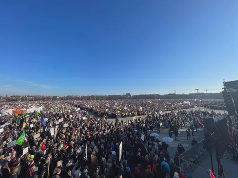 ~ 300.000 peope in Munich stand up against facism