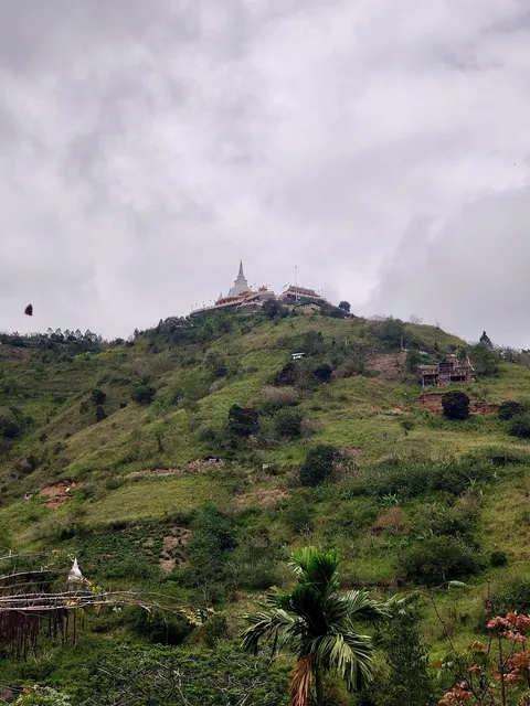 Sri Lanka : sun, tuk-tuks and mild disappointments.