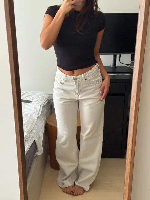 2nd pic is wayy hotter ;)