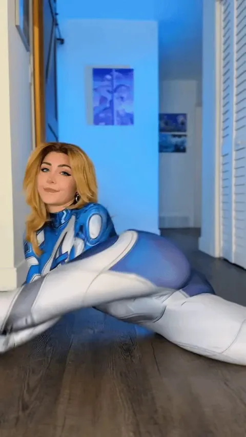 Invisible Woman by luxlocosplay