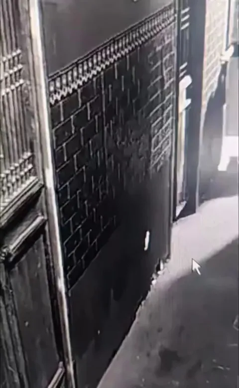 Haunted house moment