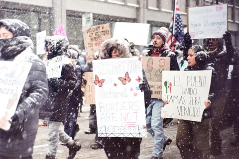 [OC] Chicagoans out in extreme cold and snow to support Minneapolis