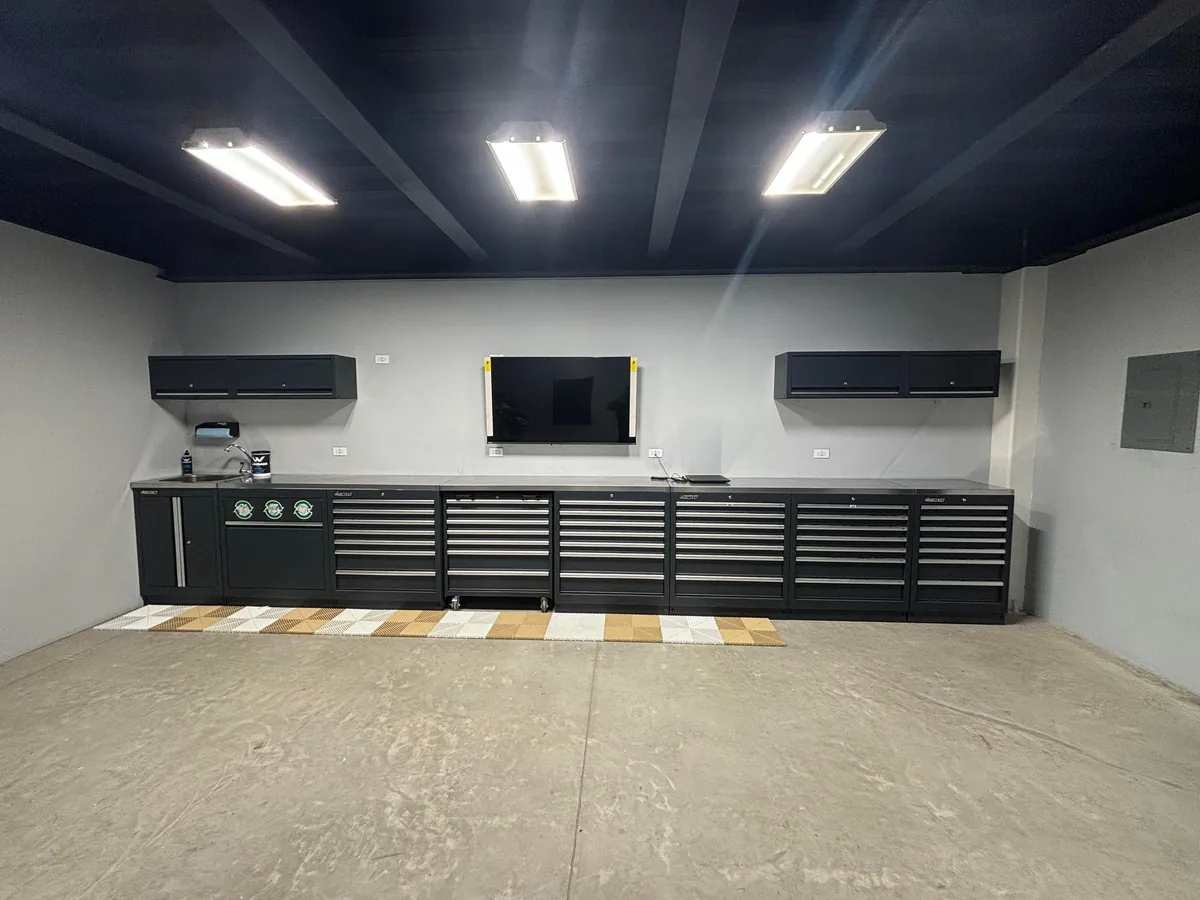 Finally got the Boxo cabinets in the garage project