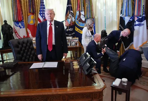 PsBattle: Trump ignoring the staffer who passed out