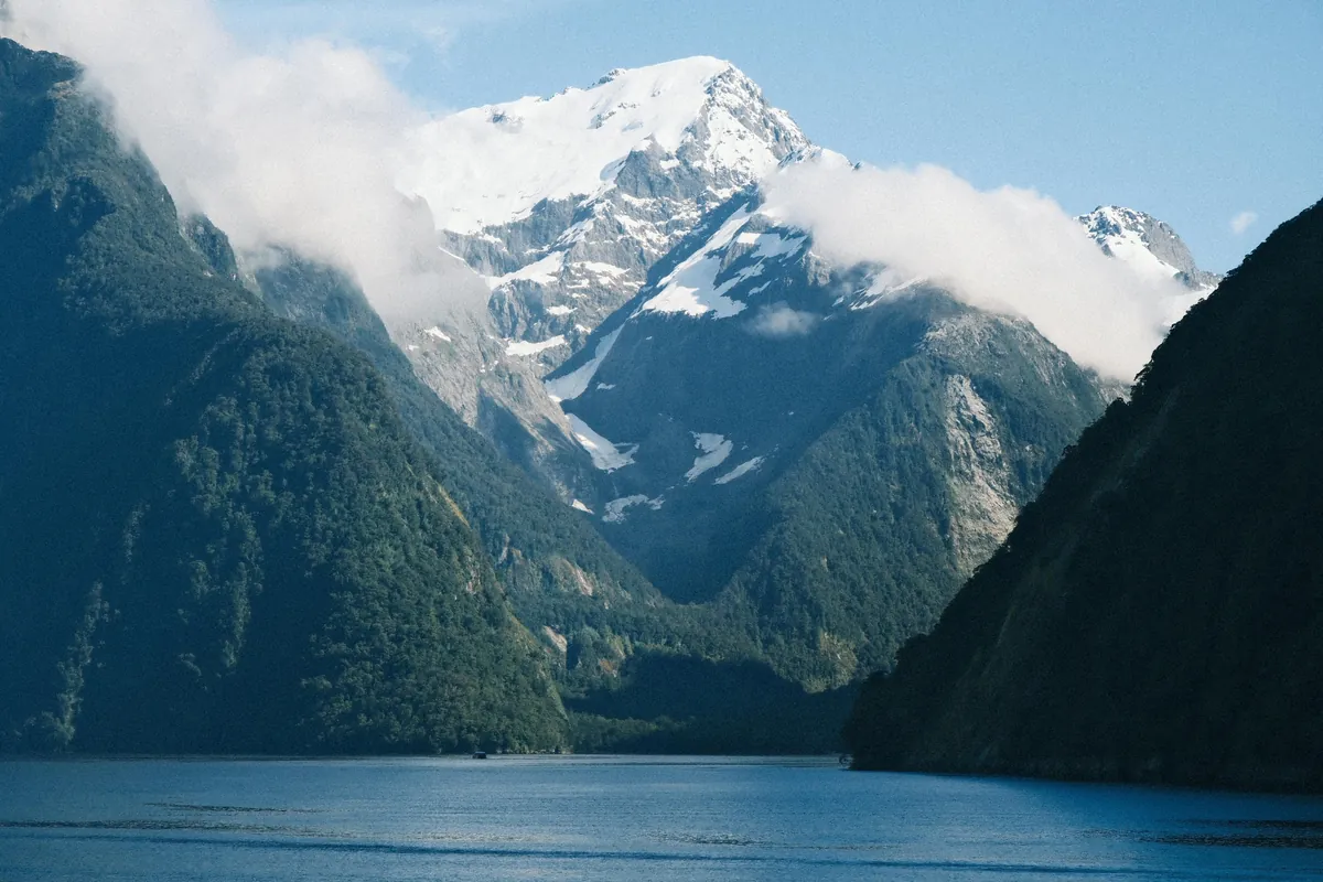 Traveling through New Zealand: Milford and Doubtful Sound