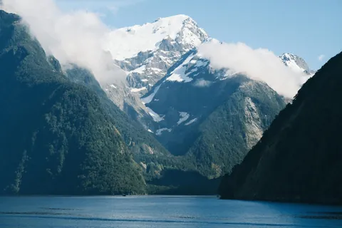 Traveling through New Zealand: Milford and Doubtful Sound