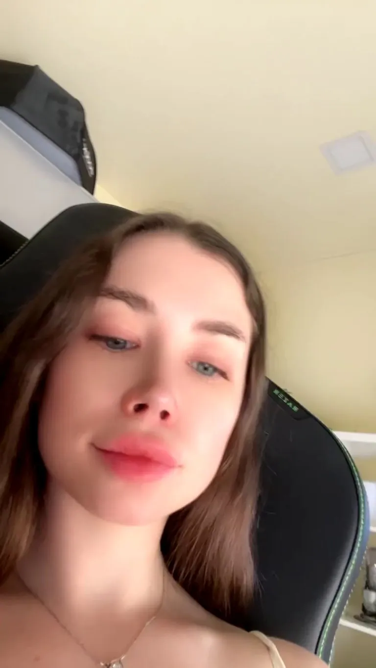 My friends say I'm brave because I show my pussy here