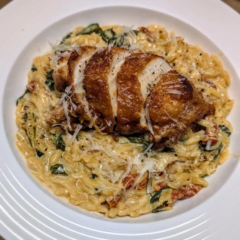 [Homemade] Crispy Chicken Thighs w/ Creamy Orzo, Spinach &amp; Sundried Tomato