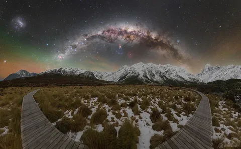 Milky Way arch in New Zealand