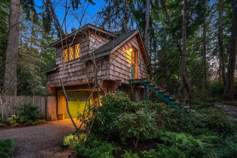 Cute House with Garage (Vashon Island, Washington, US)