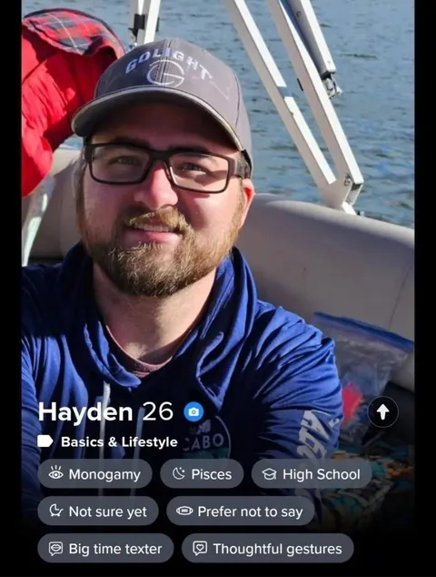 A man on Tinder swiped right over 2 million times in 5 years and only managed to get one date.