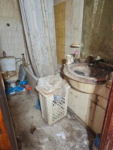 71 years old lady lives alone without electricity or water. And I cleaned her home