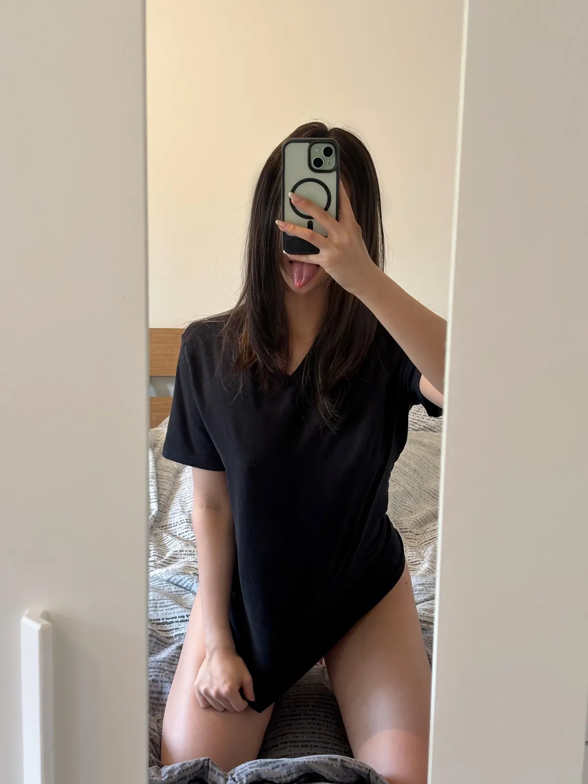 My 🐱 makes her entrance on slide 3