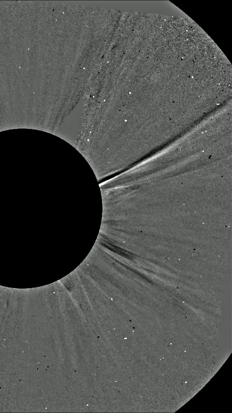 JUST IN: Another BIG ERUPTION on the Sun (Credit: NASA/ESA/SOHO)