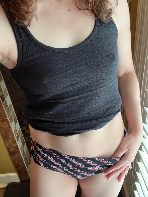 Florals? For Spring? Groundbreaking. 🌺