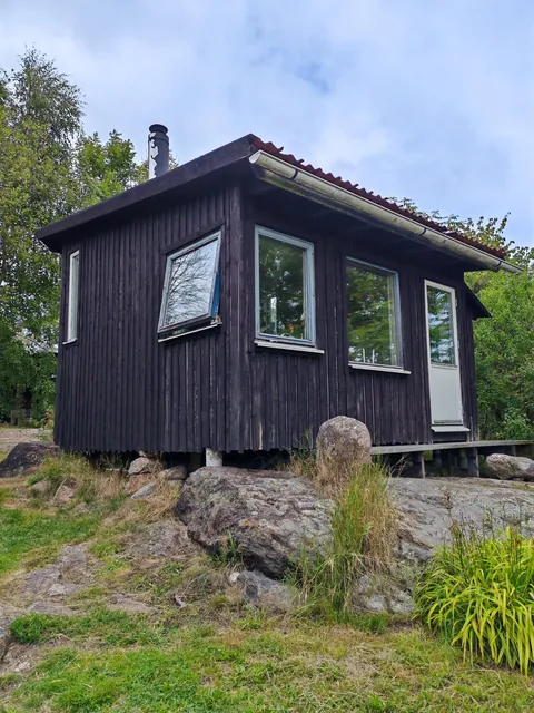 a simple yet very cozy cabin I stayed in Brännö (Sweden 🇸🇪)