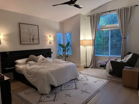 Lazy rainy weekends are a vibe. Finally feels like fall.