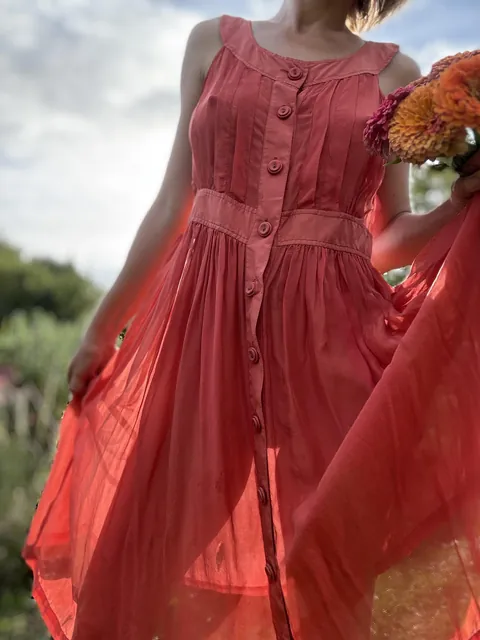 I love the color of this dress