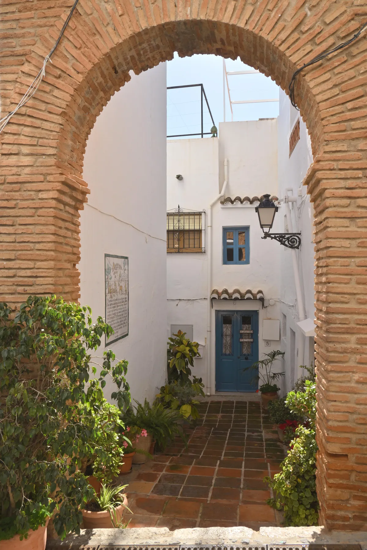 Intimate Spanish village passage [Frigiliana, Spain] [OC]