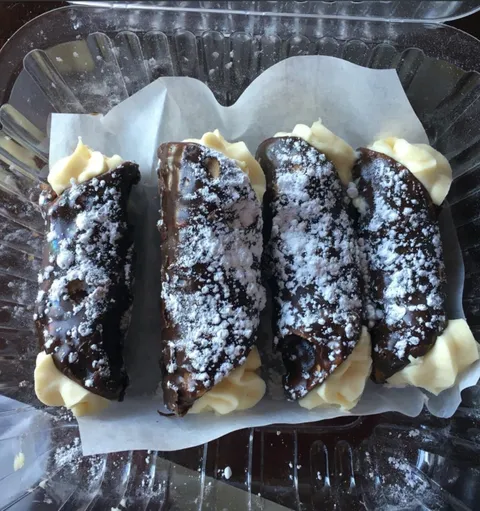 [I Ate] Chocolate Cannoli