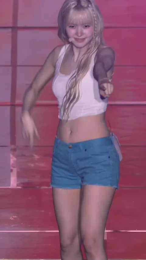 NMIXX - Lily feat. Sullyoon