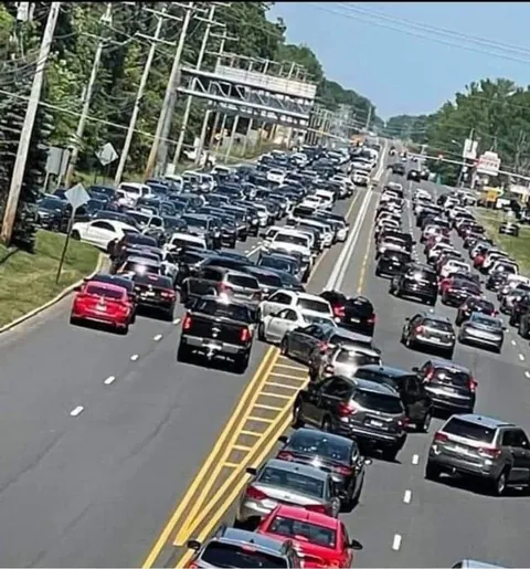 These collective idiots making an illegal left and causing gridlock.