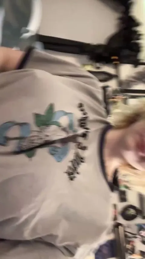 Shirt off, titties on [reveal]