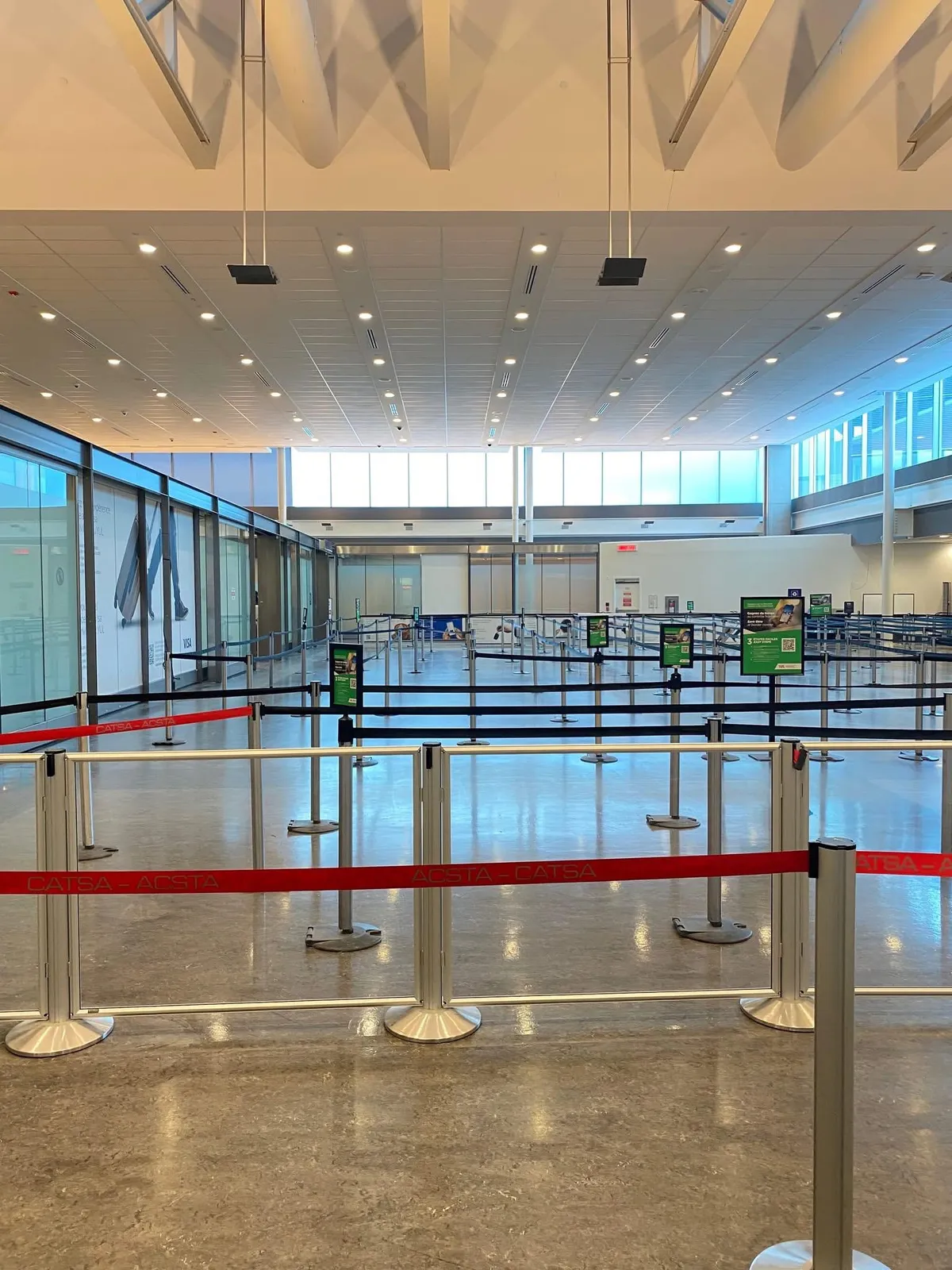 U.S departure hall, Montreal airport (YUL) at 8:00 a.m, April 9.