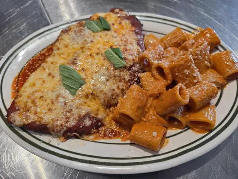 [I Ate] Chicken Parm and Riggi Vodka