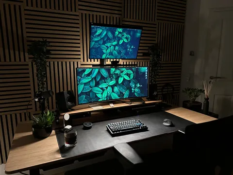 Stacked monitor or not? I don't know if I like the look or not.