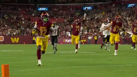 [Highlight] Jayden Daniels made sure Bill Croskey-Merritt got his first touchdown ball.